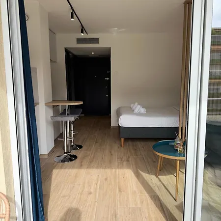Cosy Appartement, Centre-ville Cannes, Terrasse, Clim 아파트