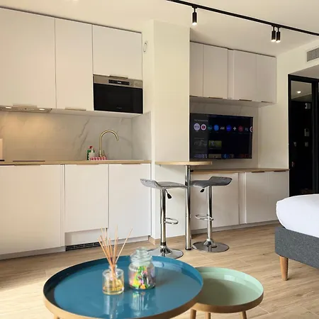 Cosy Appartement, Centre-ville Cannes, Terrasse, Clim 아파트 칸느